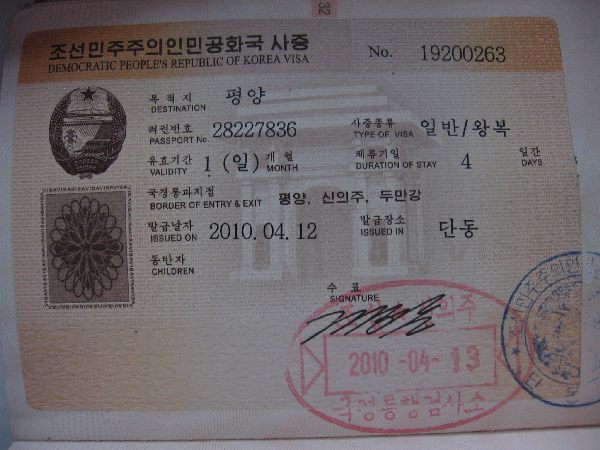 Kiinalaisen oppaamme Pohjois-Korean viisumi.